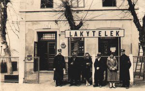 A lakiteleki vasútállomás 1929 novemberében A lakiteleki vasútállomás 1929 novemberében