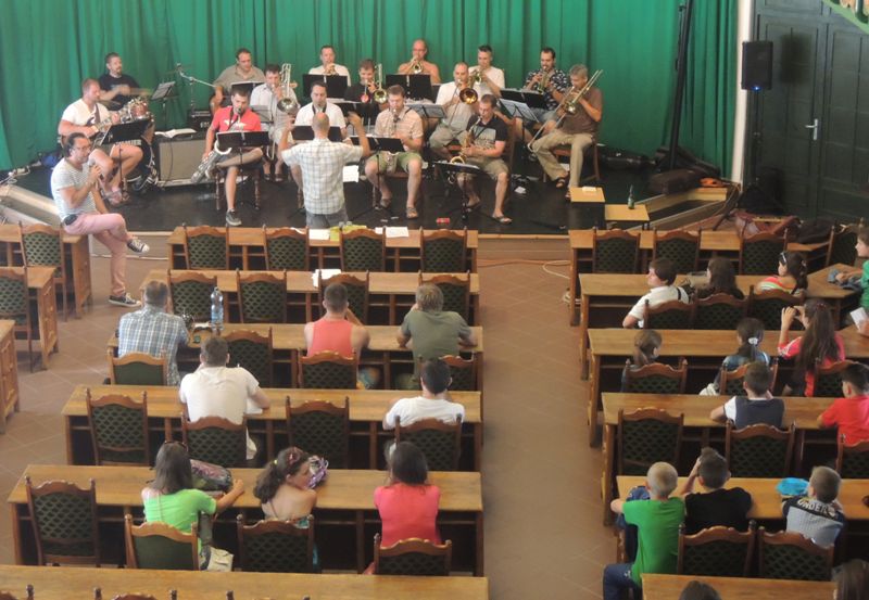 Nemzeti Adó- Vámhivatal (NAV) pénzügyőr fúvószenekara Nemzeti Adó- Vámhivatal (NAV) pénzügyőr fúvószenekara
