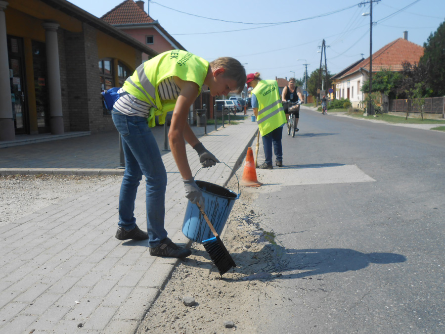 Megkezdődött a kátyúzás