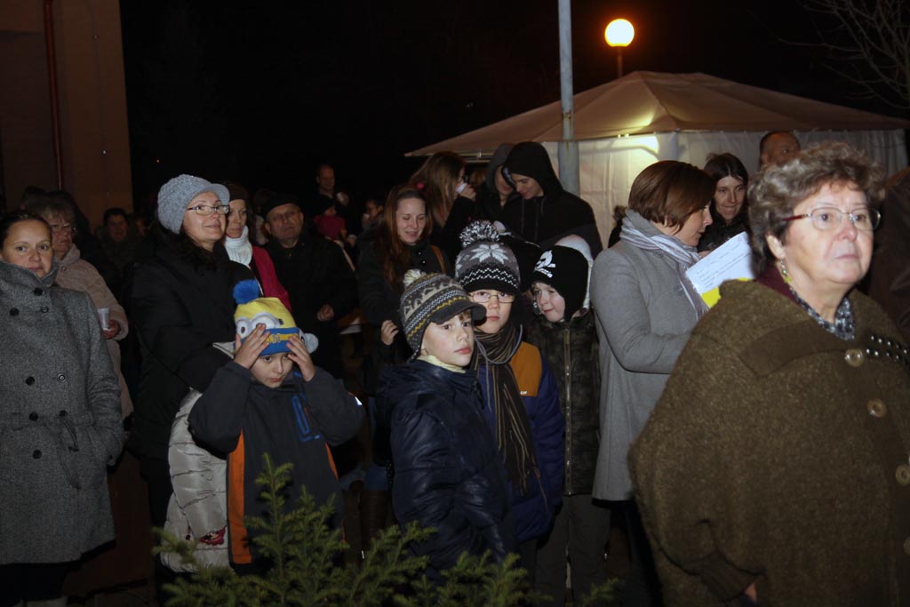 Feldíszítették a falu karácsonyfáját