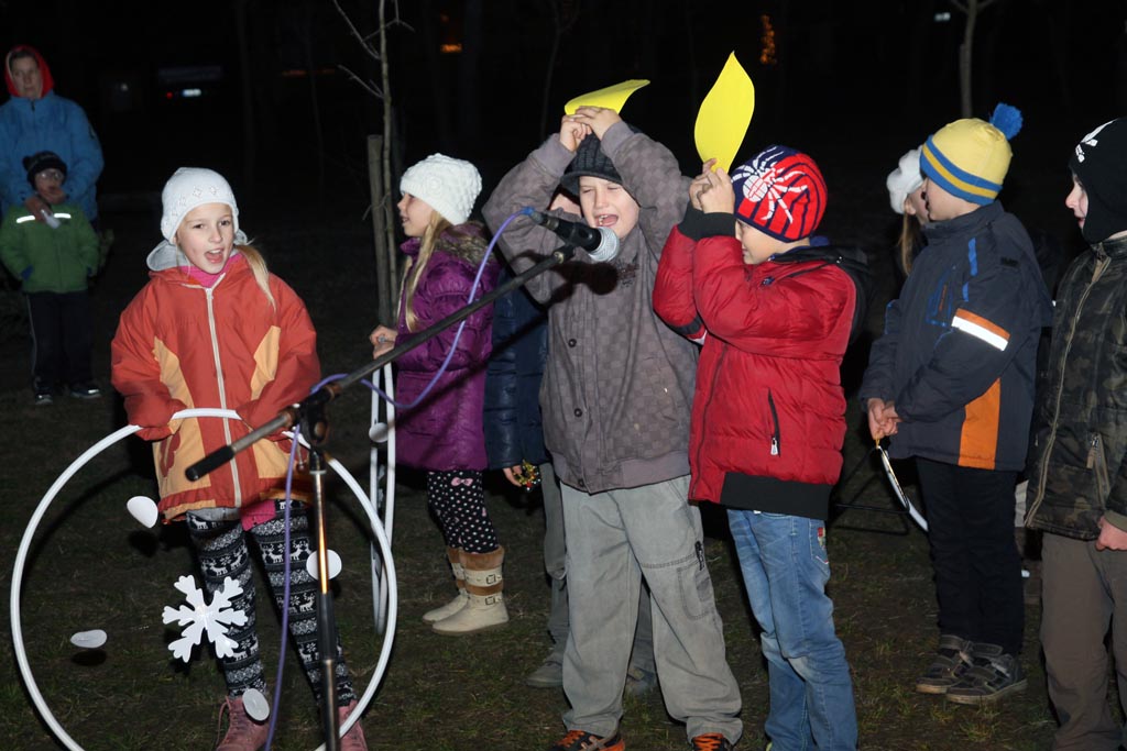 Feldíszítették a falu karácsonyfáját