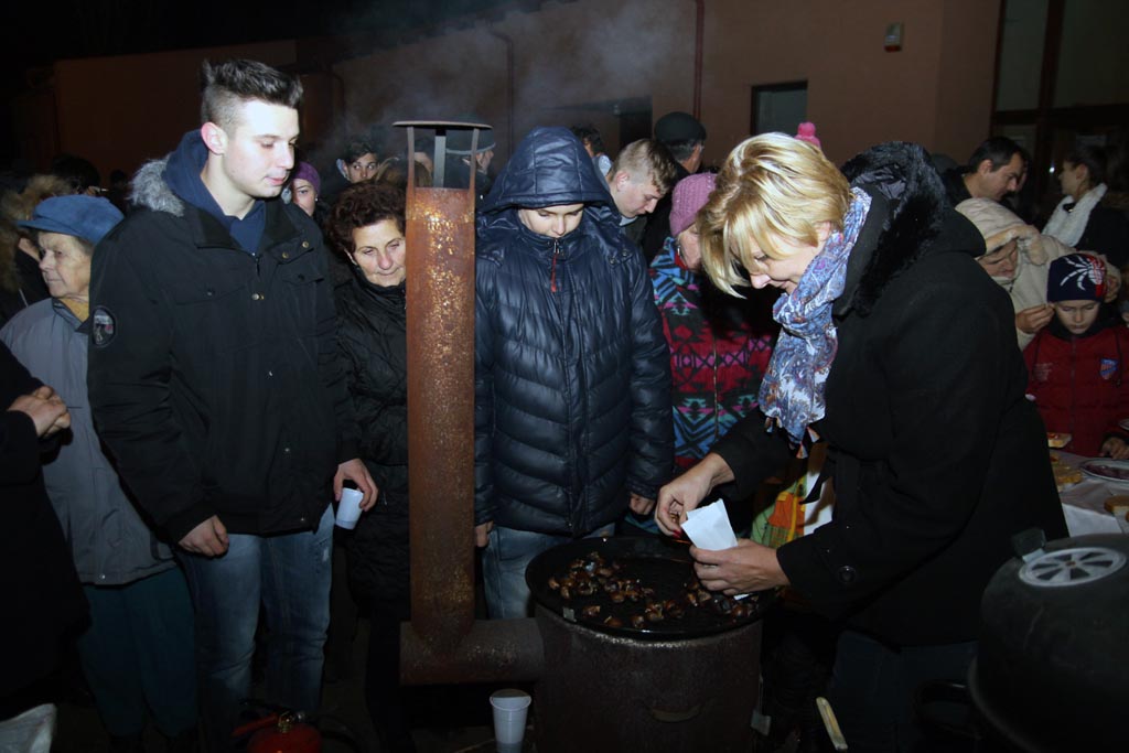 Feldíszítették a falu karácsonyfáját